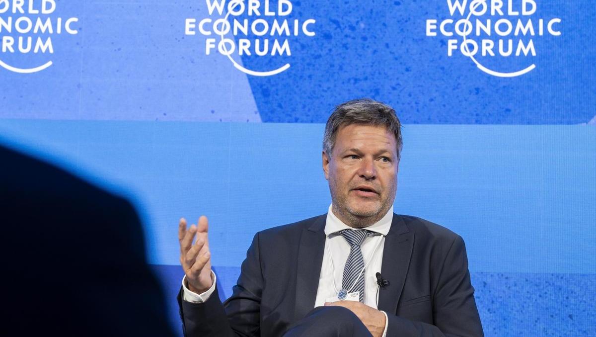 Habeck in Davos: Ungarn soll sich bei Öl-Embargo nicht zurücklehnen