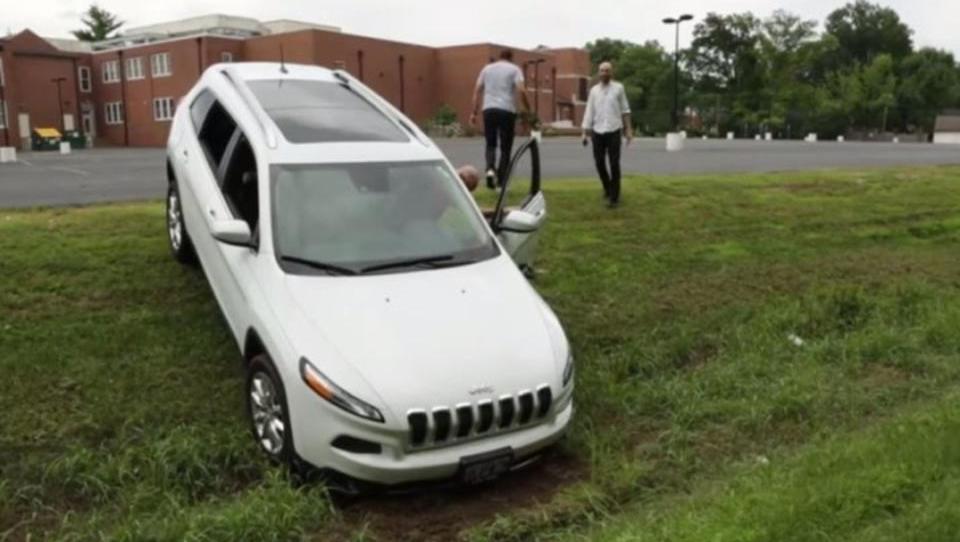 Autobauer alarmiert: Hacker kapern Jeep via Internet