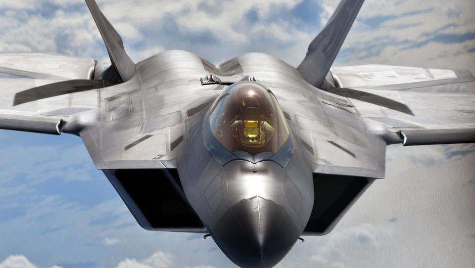Gegen Russland: USA schicken Kampf-Jets Raptor nach Europa
