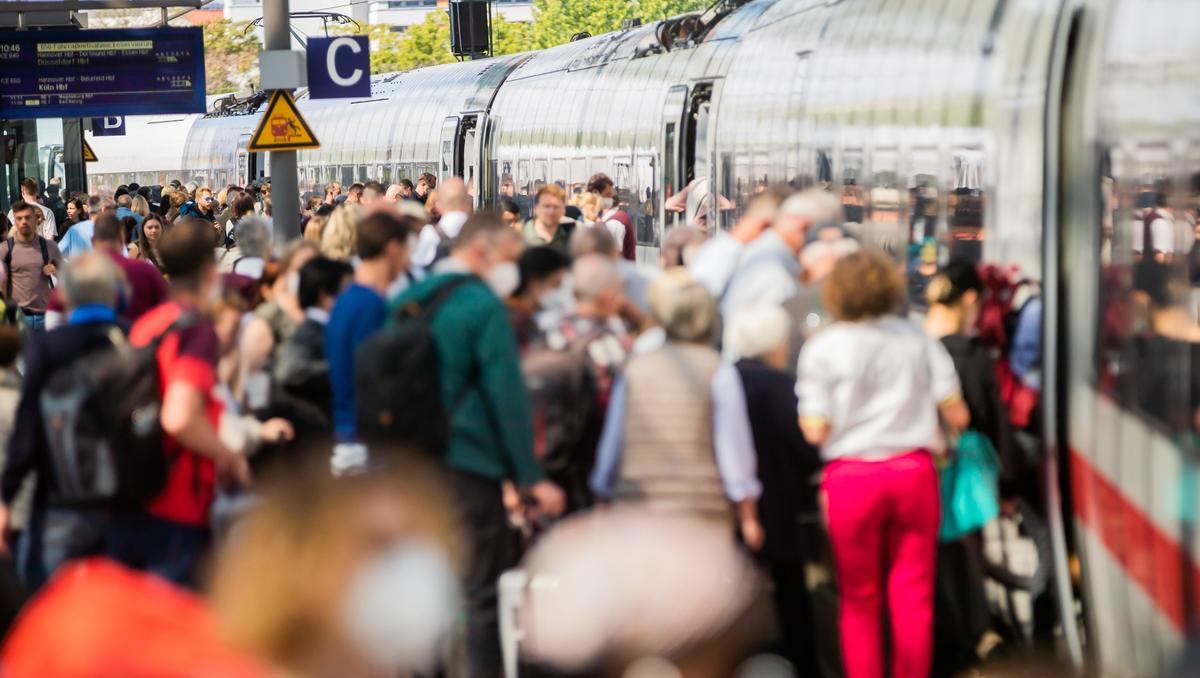 Dank des 9-Euro-Tickets: Hälfte der Deutschen will Bus und Bahn nun meiden