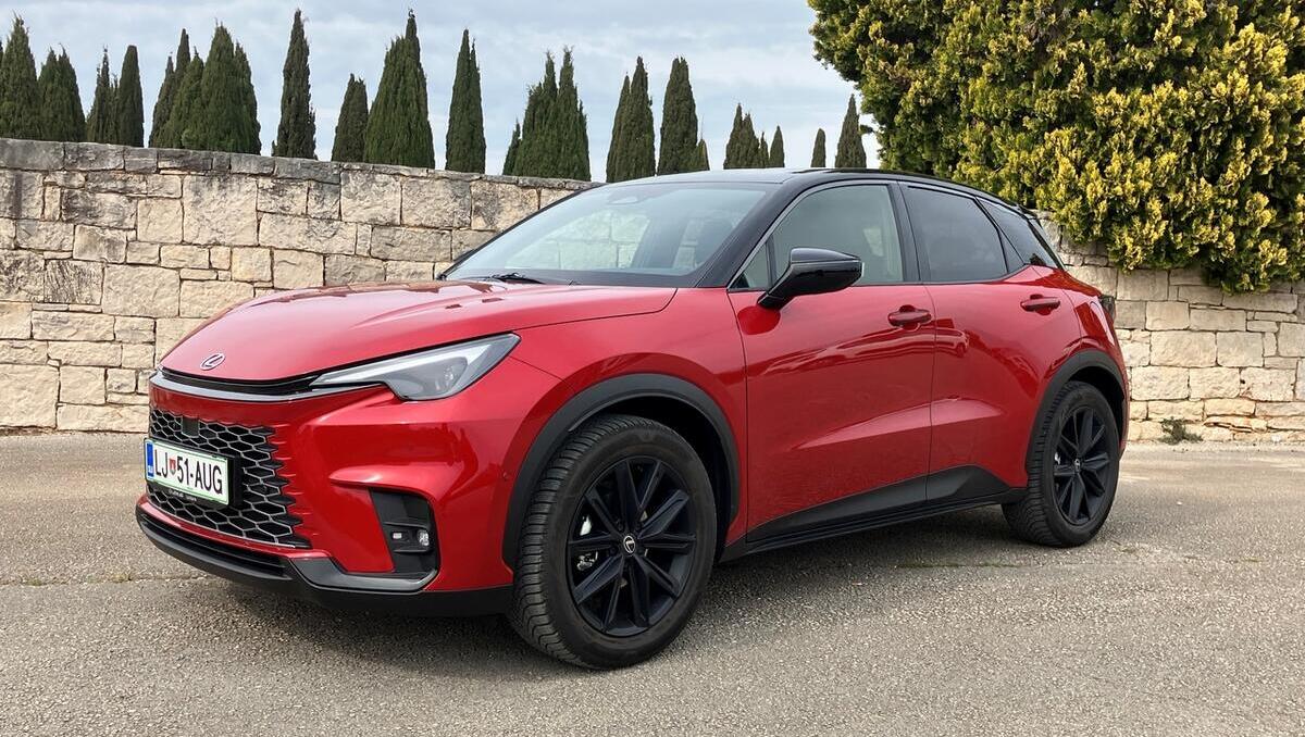 Lexus LBX im Test: Hybrid-SUV erinnert an die besten Diesel-Zeiten