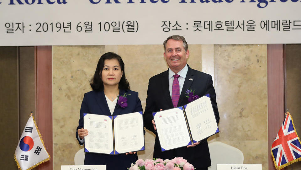Großbritannien unterzeichnet Handelsabkommen mit Südkorea