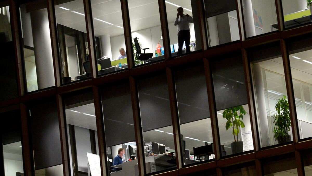 Steuerfreie Überstundenzuschläge in der Kritik: Reform bringt fast nichts