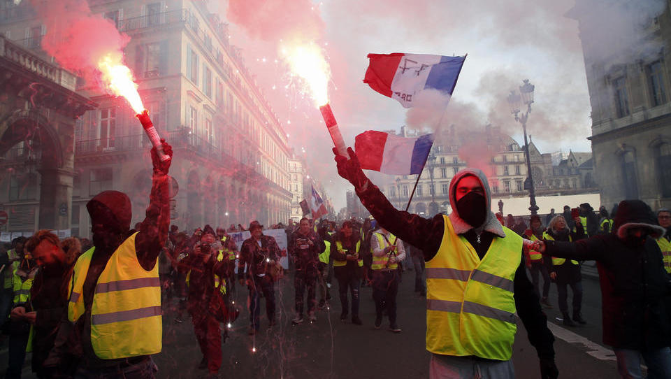 Frankreich erhebt sich: Größte Gewerkschaft ruft zu Protesten gegen Gesundheitspass auf