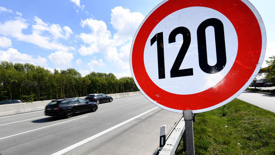Mehrheit der Deutschen fordert Tempolimit auf Autobahnen