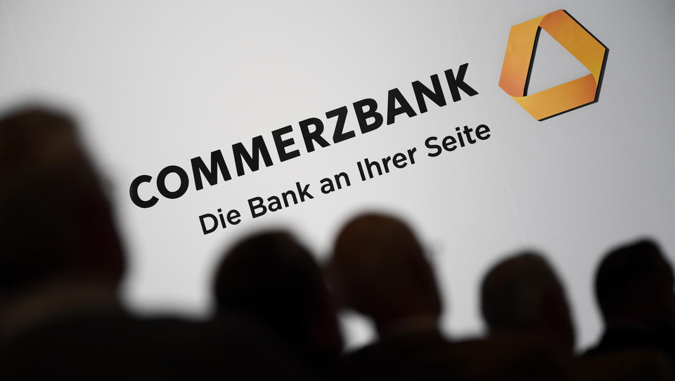 Girokonten werden teurer: Commerzbank bereitet sich mit Radikal-Umbau auf neue Krise vor