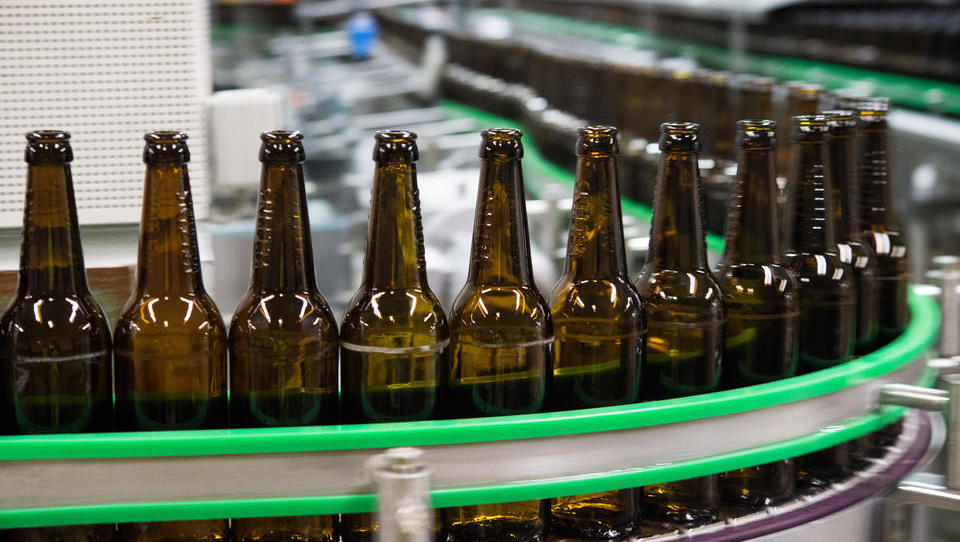 Deutschland in der Flaschenkrise: Brauereien können Bier nicht an den Kunden bringen 