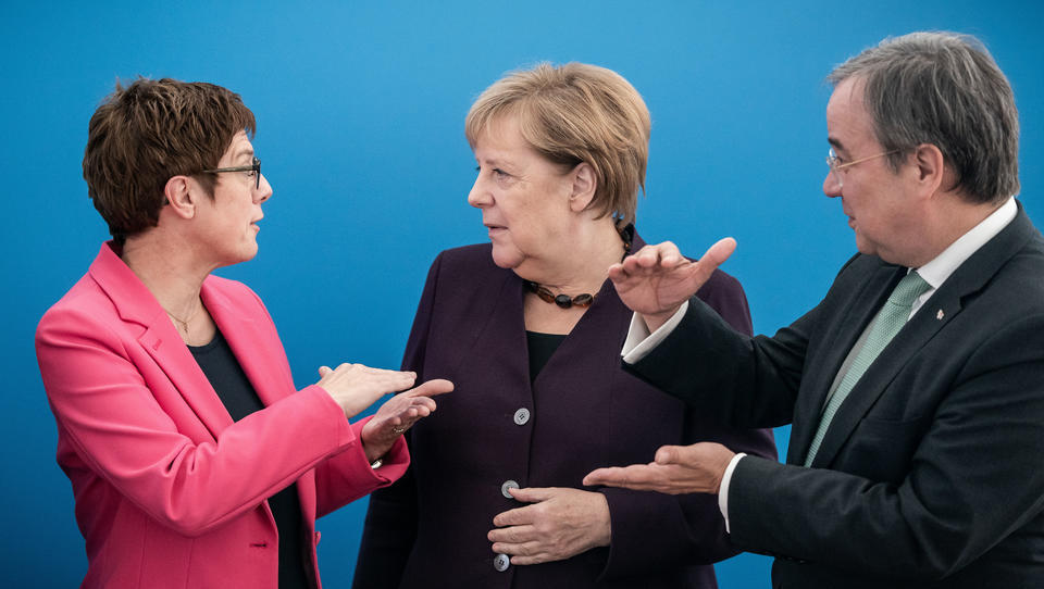 Tagesspiegel: Merkel ließ Unions-Politiker ohne Regierungsamt an vertraulichen Sitzungen teilnehmen