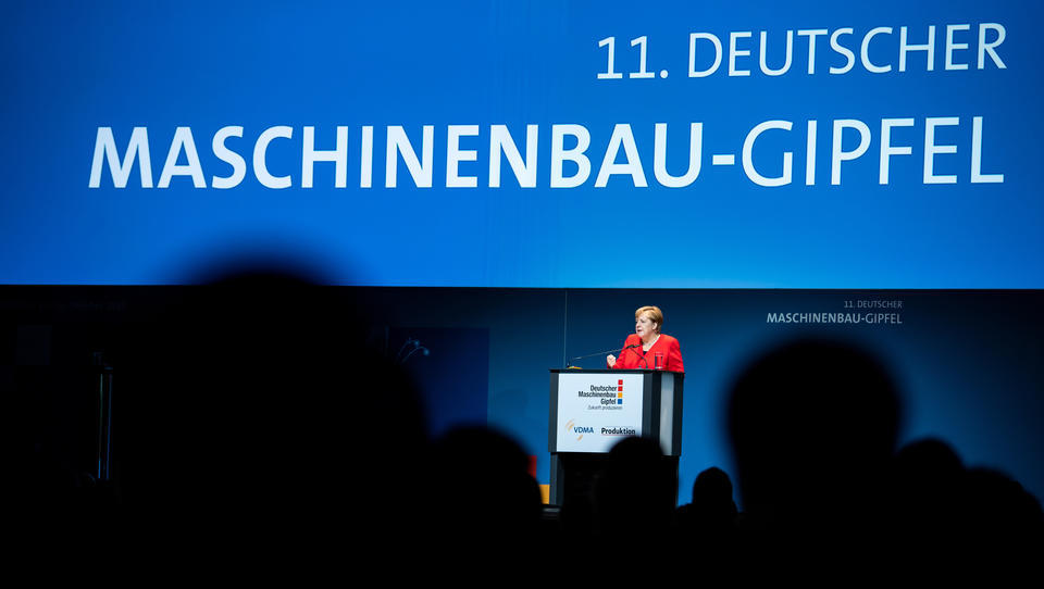 Merkel nennt Entwicklung des Maschinenbaus „besorgniserregend“