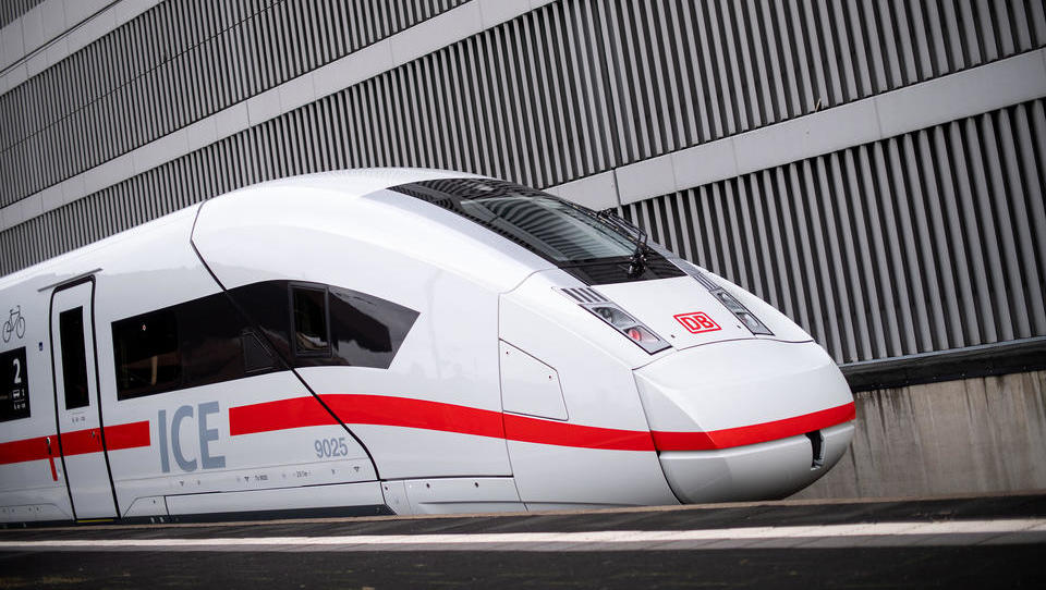 Wirbel um Thunberg-Foto im ICE: Deutsche Bahn schreibt süffisanten Tweet