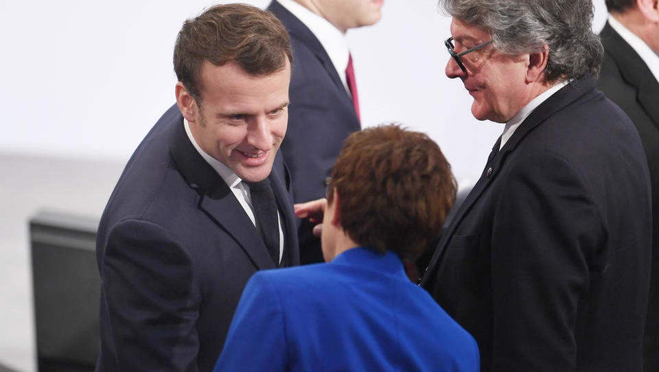 Schlagabtausch: Macron will europäische Souveränität - Kramp-Karrenbauer sagt, nur die USA können Europa schützen 