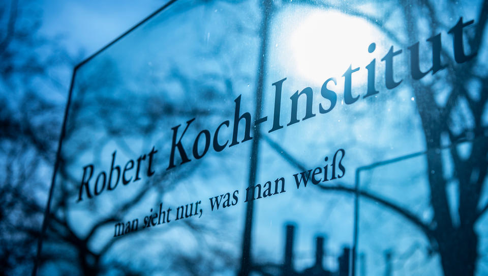Corona-Leaks: Robert Koch Institut und Finanzministerium ließen Krisen-Sitzungen sausen