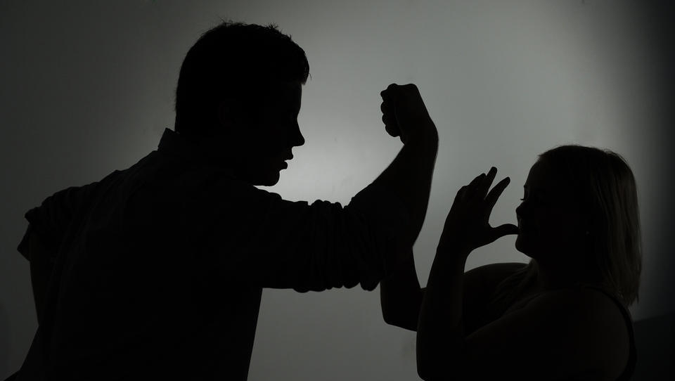 Ministerium: Zahl der Anrufe wegen häuslicher Gewalt gestiegen