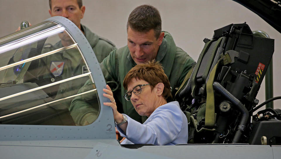 Verteidigungsministerium will Eurofighter und F-18 beschaffen