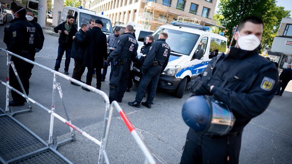 200 Polizisten begleiten Beerdigung im Berliner Clan-Milieu 
