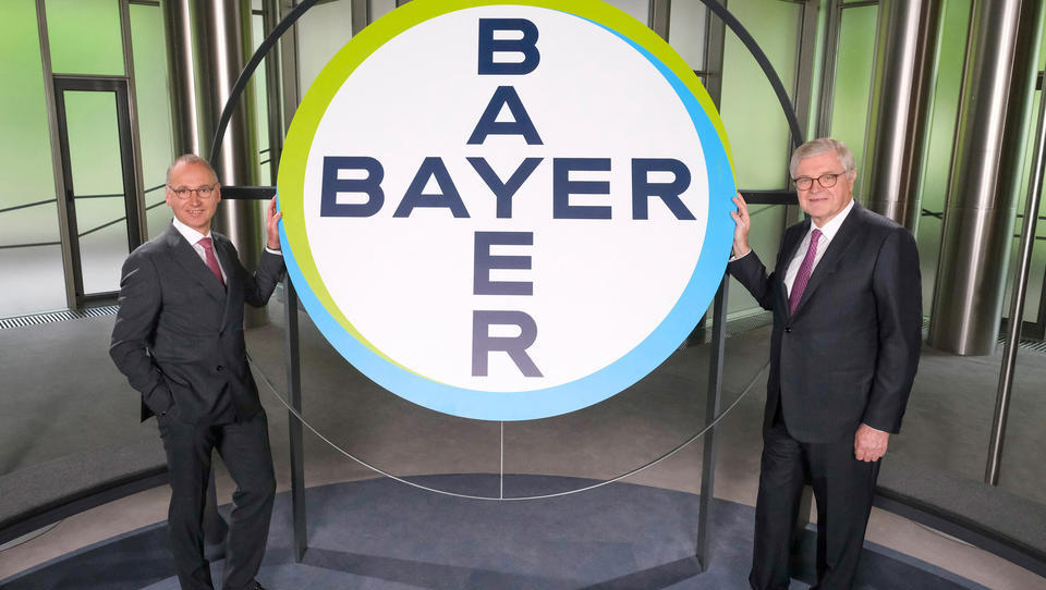 Bayer im Schuldenstrudel: Nach Monsanto-Desaster sind Neu-Schulden in Milliardenhöhe nötig