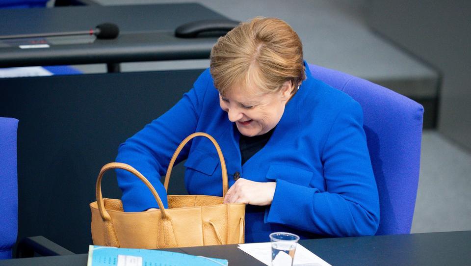 Trotz Corona: Merkel und Minister bekommen deutlich mehr Geld