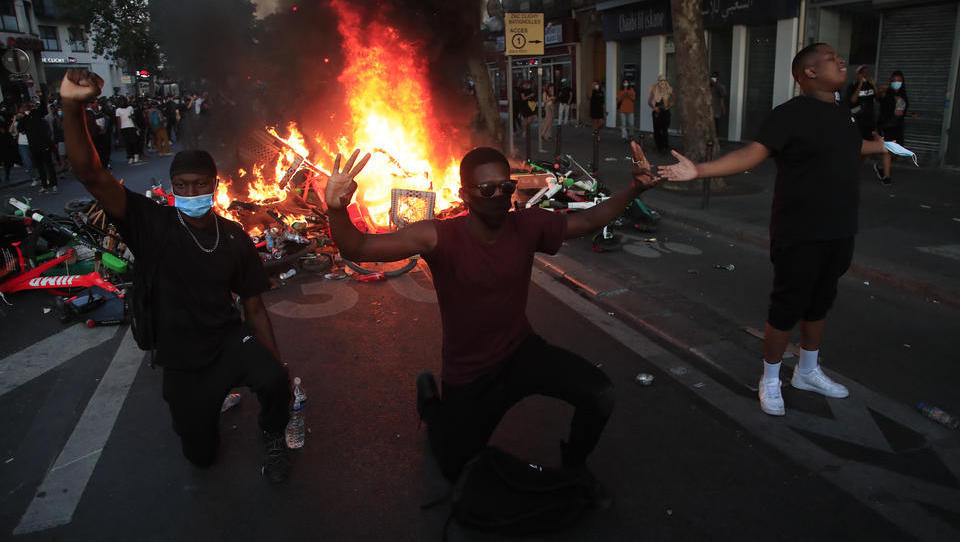 Frankreich ist dran: Anti-Rassismus-Proteste in Paris, Polizei setzt Tränengas ein