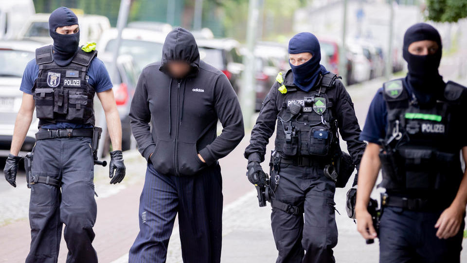 Razzia bei Islamisten-Szene in Berlin: 450 Polizisten im Einsatz