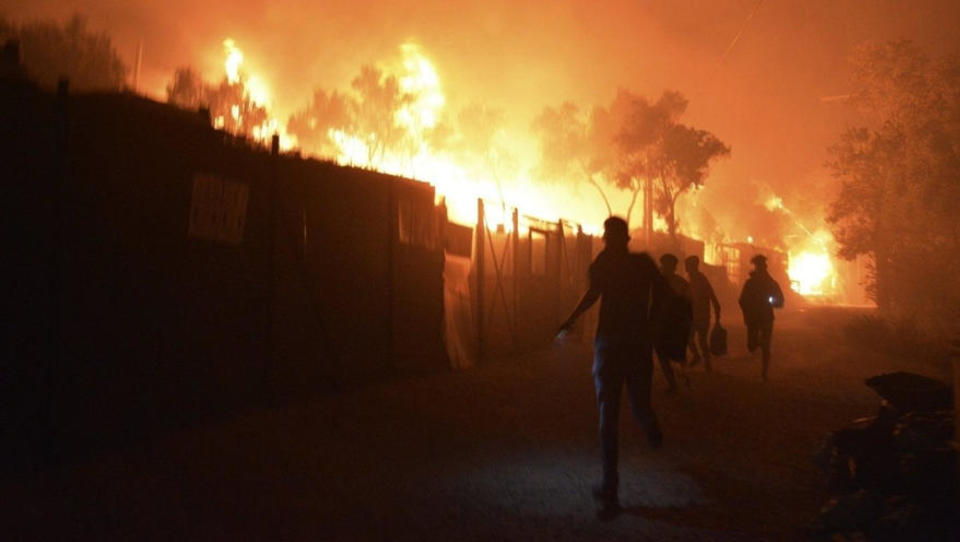 Große Corona-Revolte im Flüchtlingslager Moria, Häuser brennen