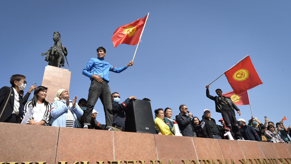 Coup in Kirgistan: Anhänger befreien ehemaligen Präsidenten aus Gefängnis