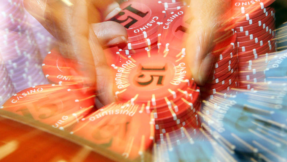 Wie viel wird in Deutschland pro Jahr für Glücksspiele ausgegeben?