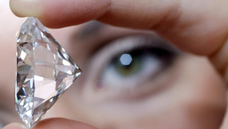 Absatz des russischen Diamanten-Riesen geht um 95 Prozent zurück