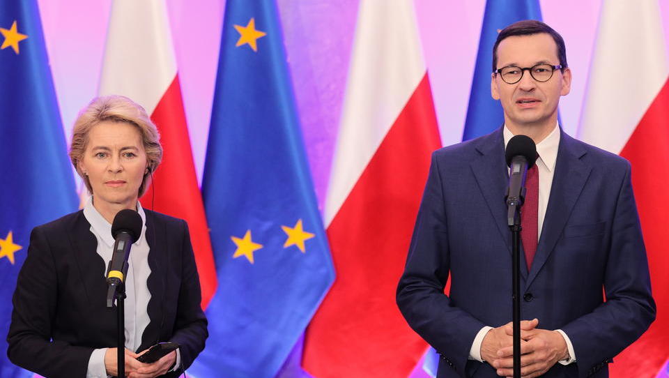 EU fordert Sanktionen gegen Polen, Warschau beklagt „hybriden Krieg“ 