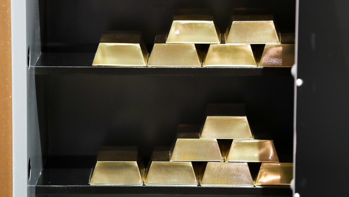 Goldpreis gibt weiter nach: Was bedeutet das für Anleger? Gold verkaufen?