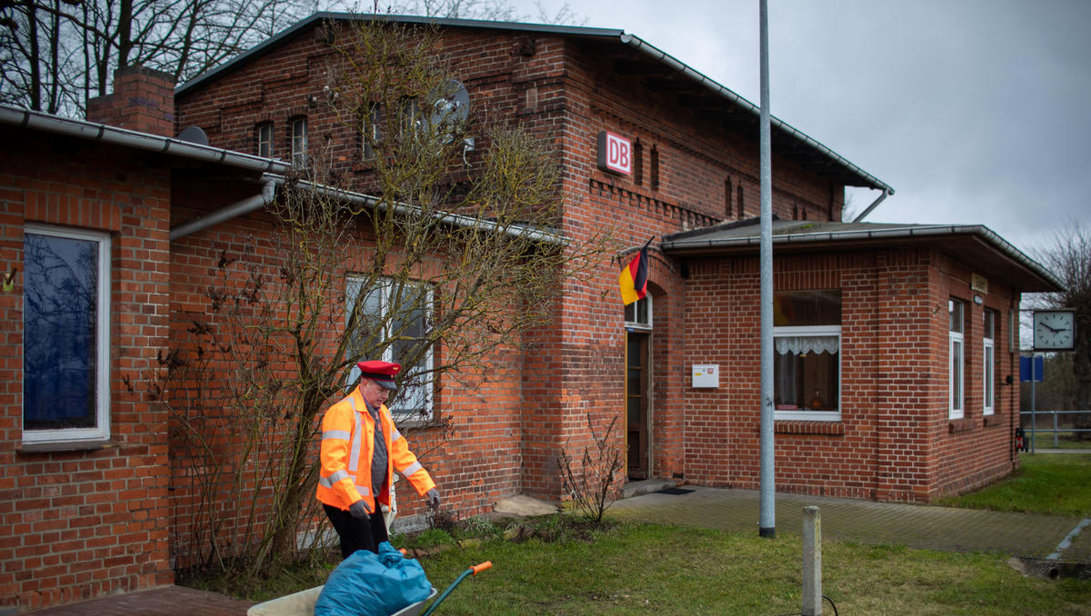 Bahnhof kaufen: Alternatives Wohnen mit Bahnanschluss 