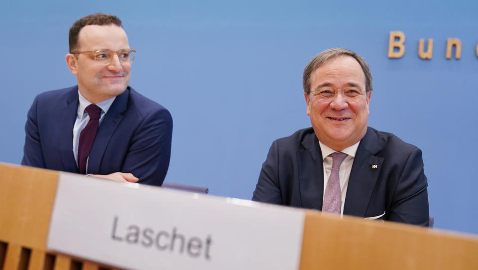Laschet und Spahn planen Ära nach Merkel: „Klare Abgrenzung nach rechts“ und Digitalministerium