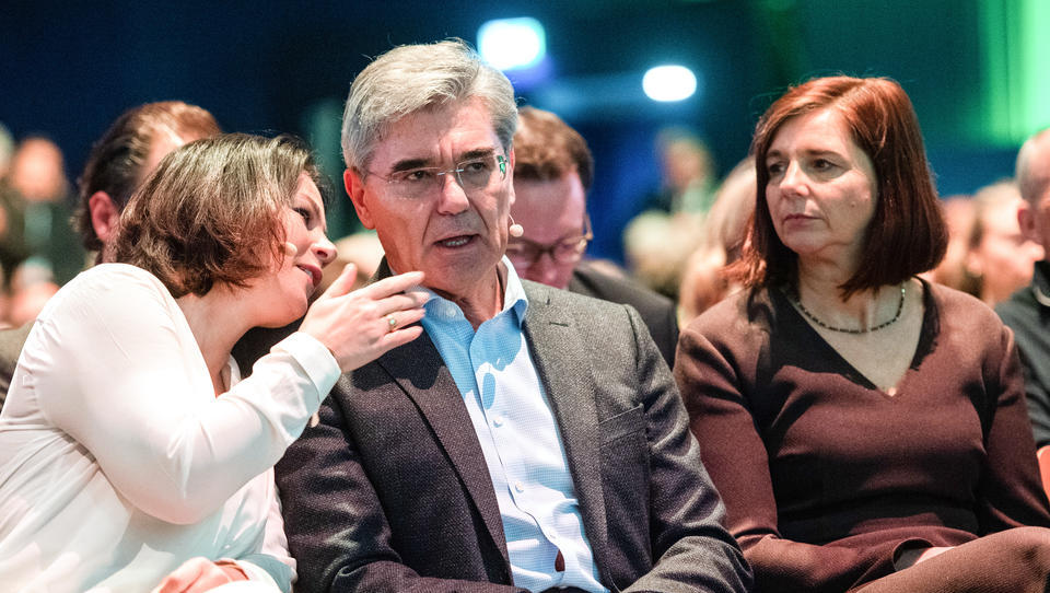„Sie erinnert mich an die Kanzlerin“: Ex-Siemens-Chef unterstützt Kanzlerschaft von Baerbock 