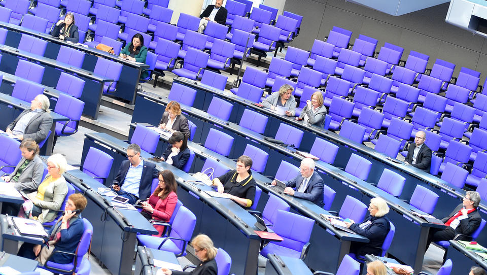 Enthüllung: Massive Sexuelle Übergriffe unter Abgeordneten im Bundestag 