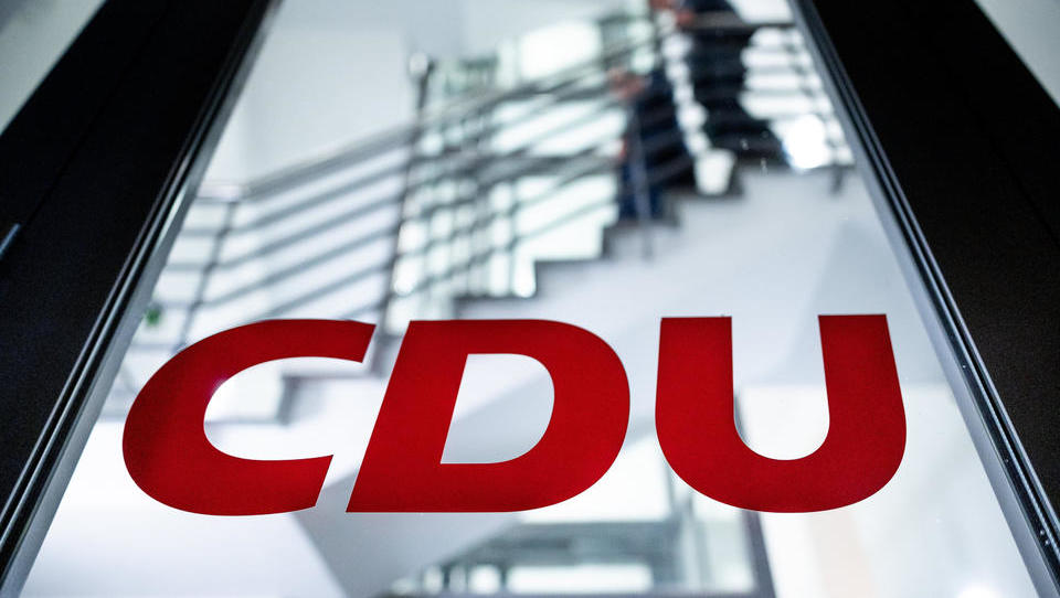 Immobilien-Lobby, CDU und FDP freuen sich über Aus des Berliner Mietendeckels