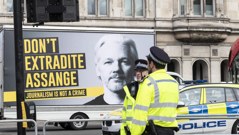 Offener Brief an Merkel: Hochrangige Persönlichkeiten fordern Freilassung von Julian Assange