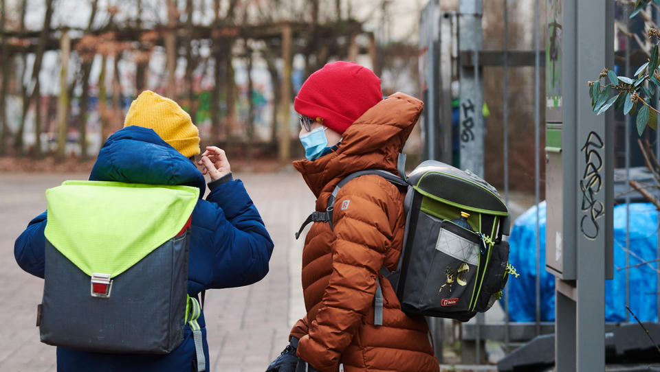 Maskenpflicht an Bremer Grundschulen: Elternumfrage wurde massiv manipuliert