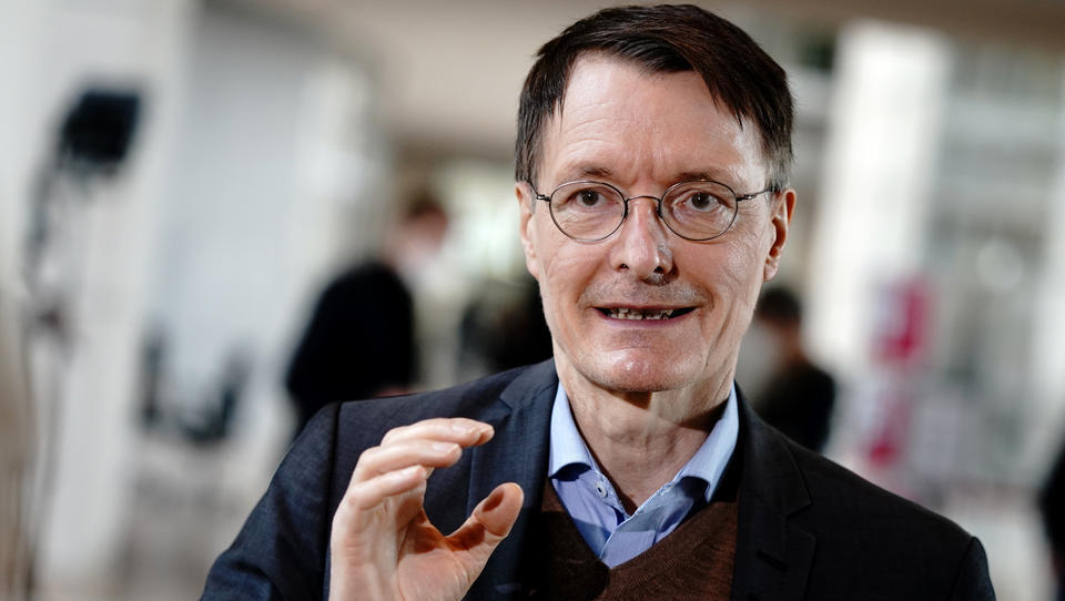 Schweizer Chefredakteur: Lauterbach ist ein „als Politiker getarnter Hysteriker“