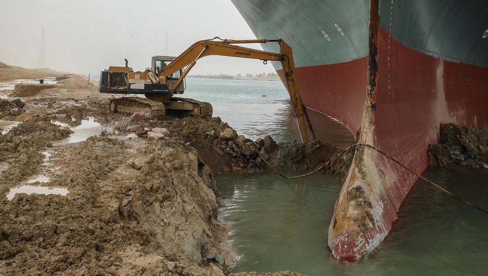 Der Suez-Kanal, ein Nadelöhr des Welthandels, bleibt auf unabsehbare Zeit blockiert