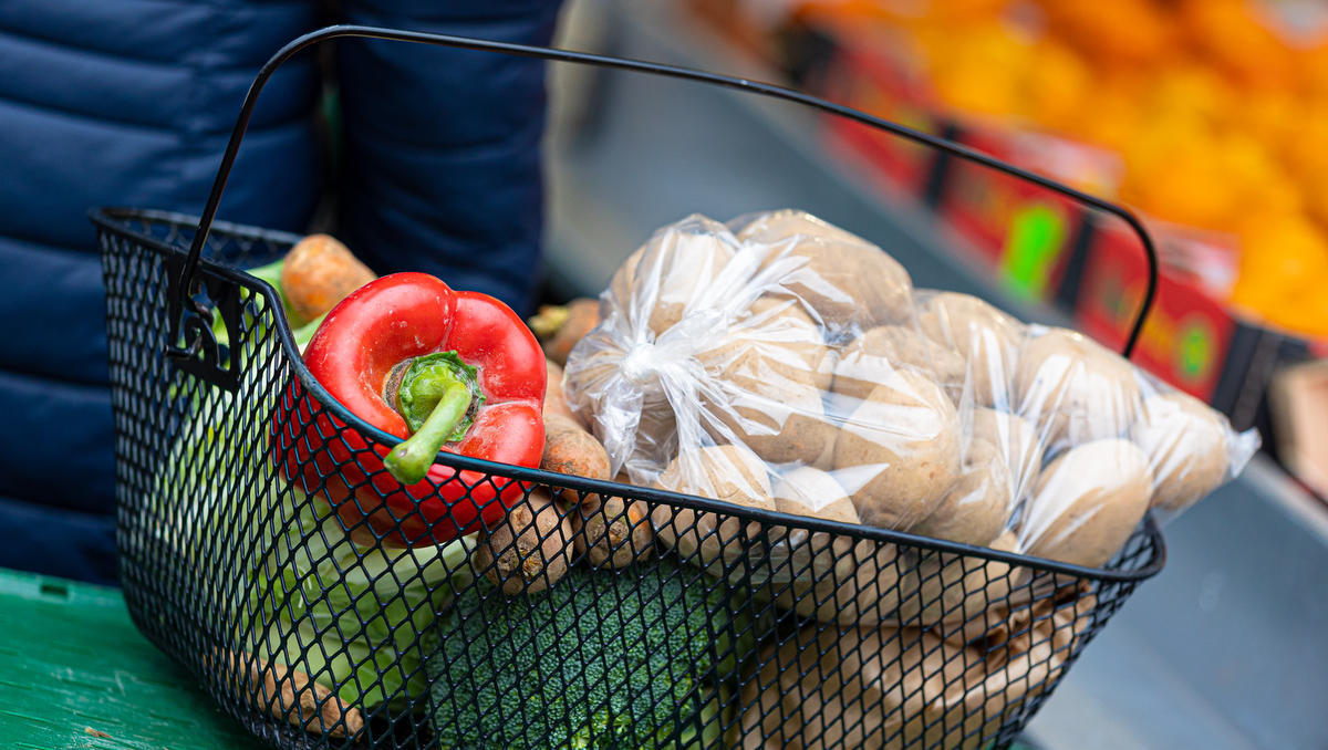 Wegen Inflation: Sozialverband fordert niedrigere Steuern auf frische Lebensmittel