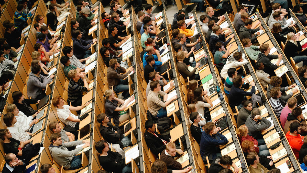 OECD-Studie: Deutschland als Studienziel beliebt, Bildungsunterschiede bleiben