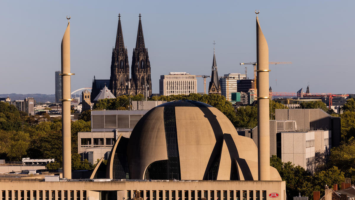 Köln: Muezzin der Ditib-Moschee ruft erstmals über Lautsprecher zum Gebet