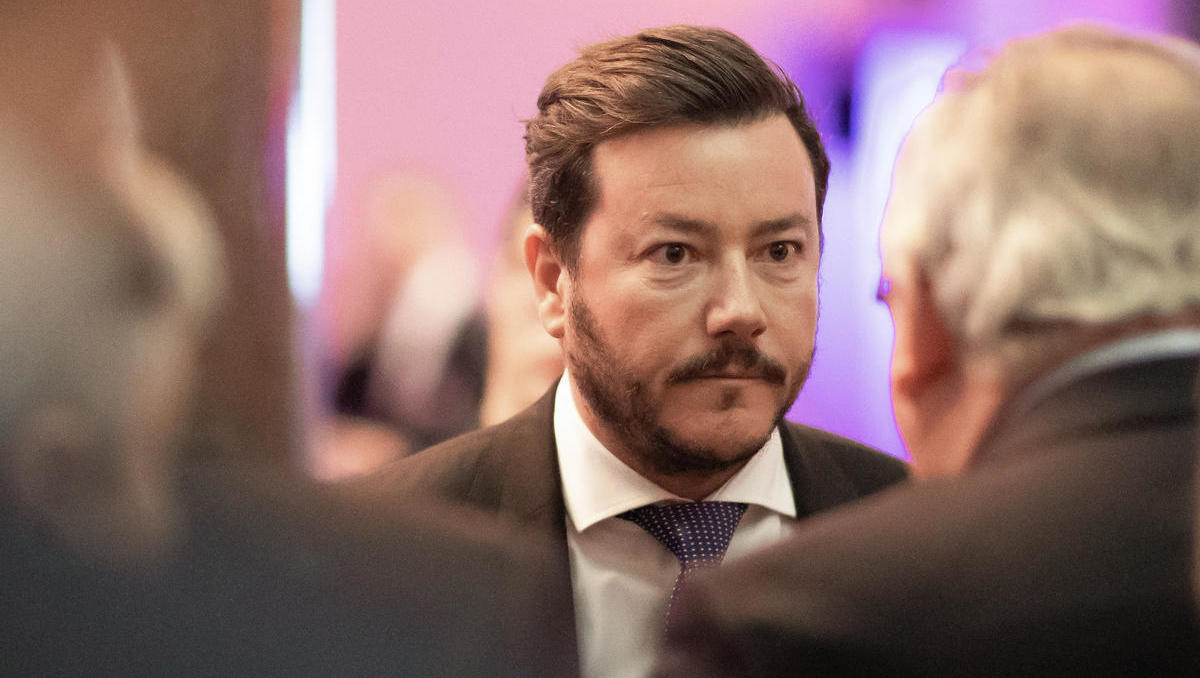 Immobilien-Mogul Rene Benko vor Aus, Krimi um Elbtower