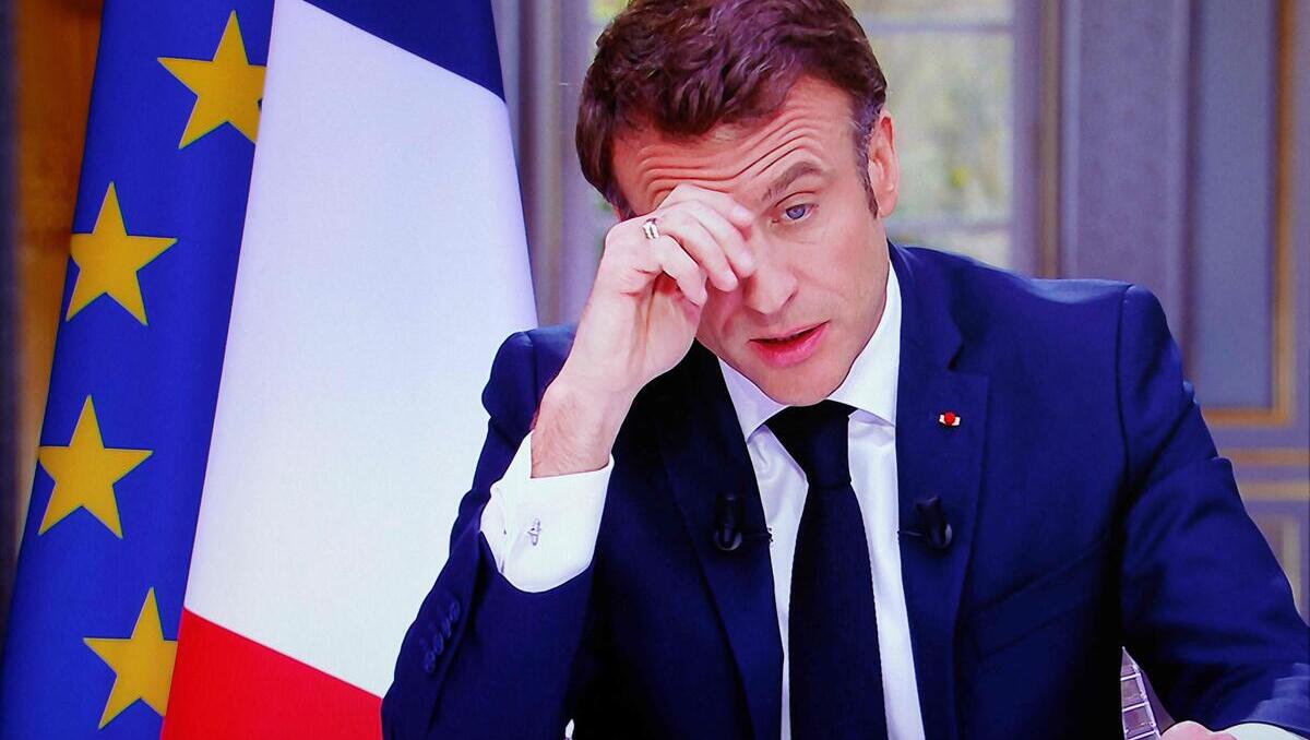 Politische Krise in Frankreich: Macrons Regierung wankt nach Premier-Rücktritt