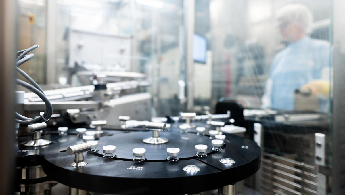 Tarif-Durchbruch in der Chemie: Mehr Geld und Jobgarantie für 585.000 Beschäftigte