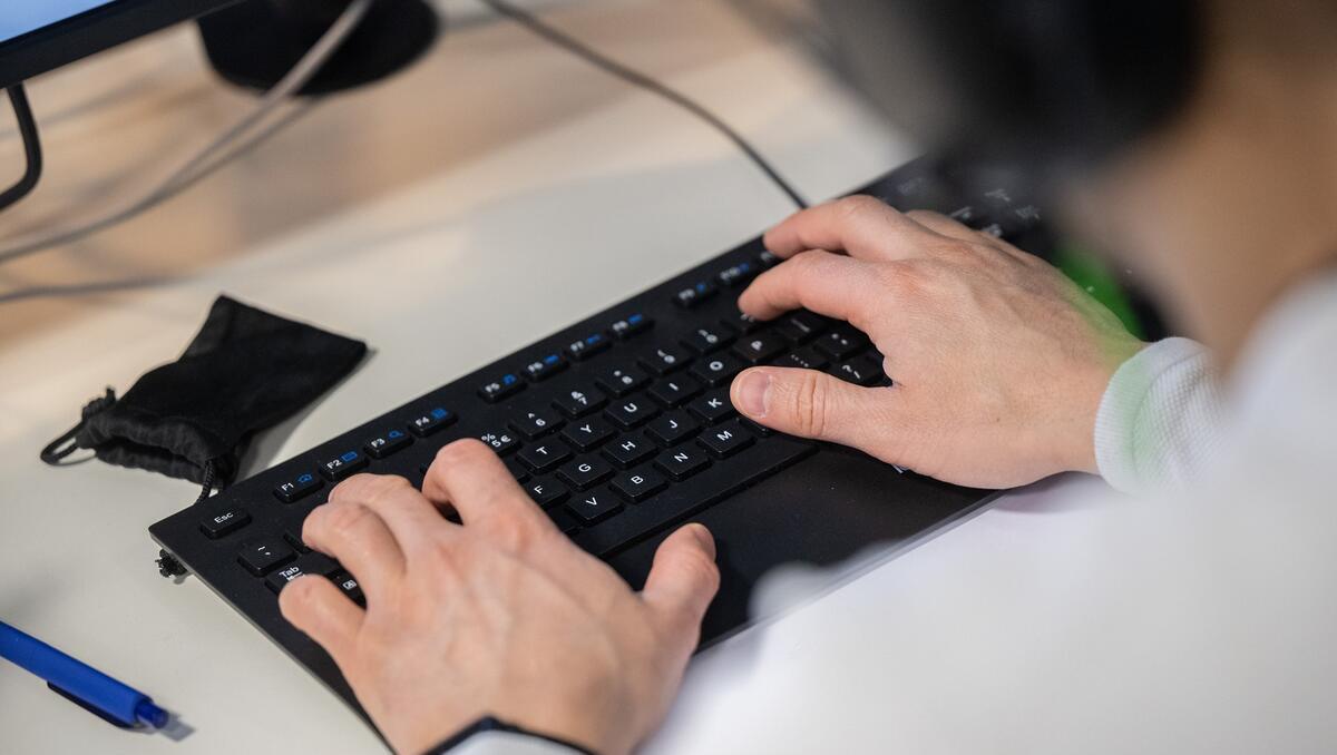 KI-Arbeitsmarkt: Wer durch KI ersetzt wird, zahlt jahrelang