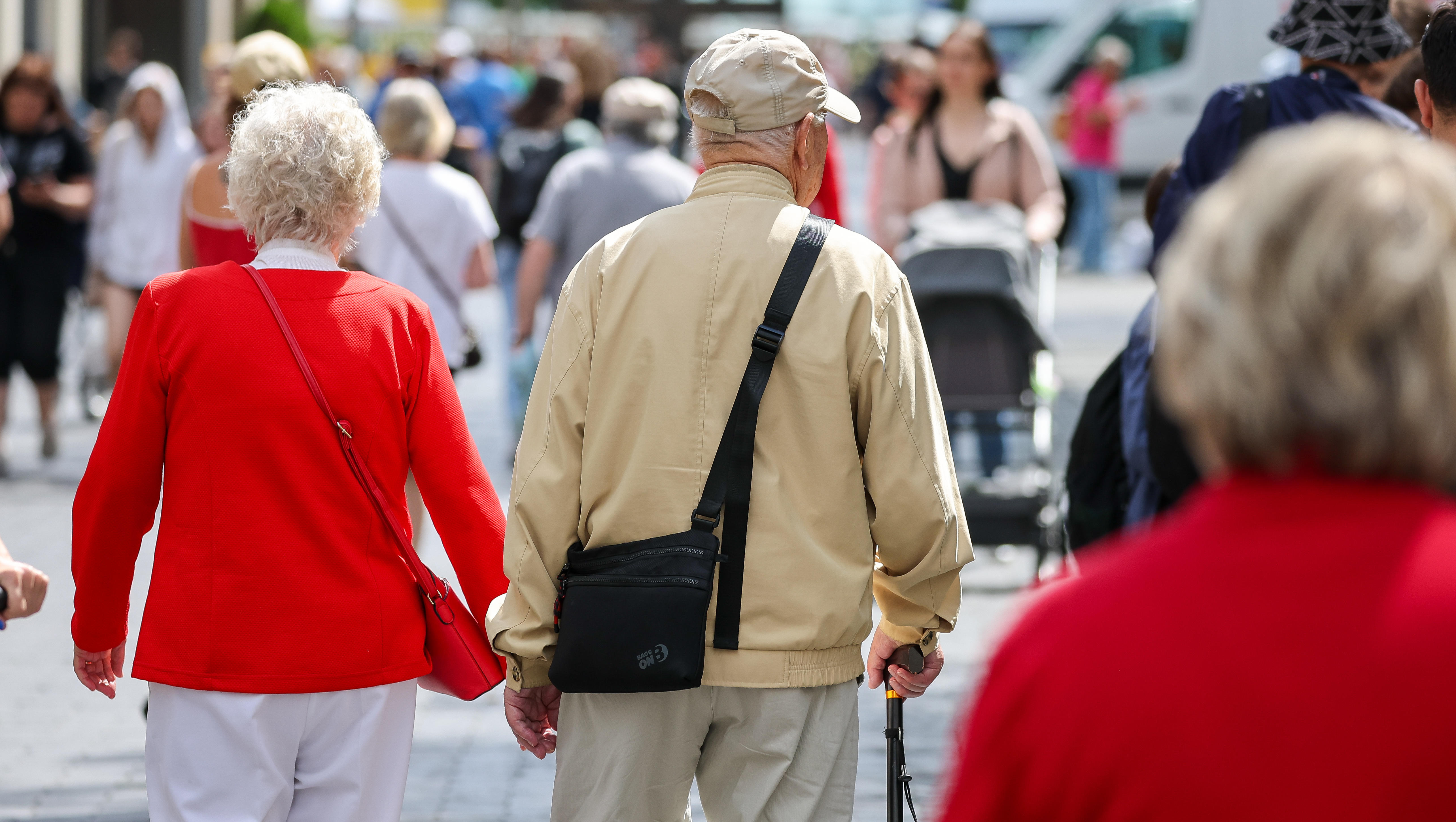 Das Ifo-Institut befürwortet die Koppelung des Rentenalters an die steigende Lebenserwartung. 