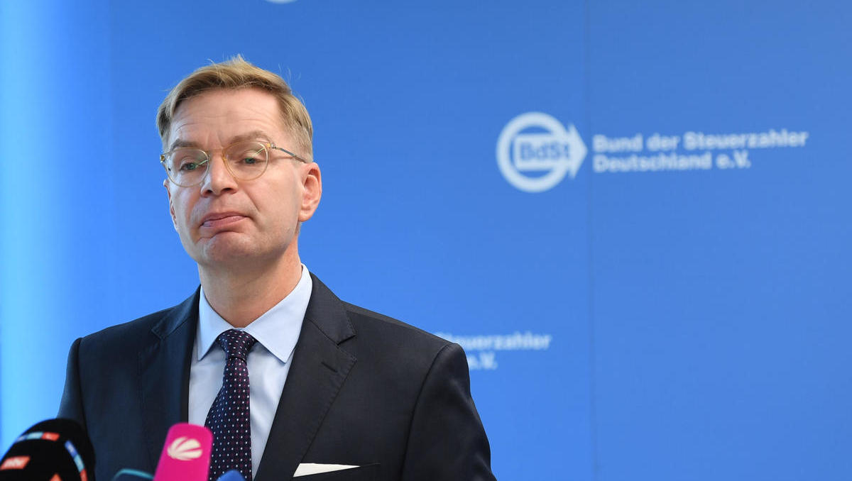 Üppige Übergangsgelder für Ex-Minister: Steuerzahlerbund kritisiert Selbstbedienung 