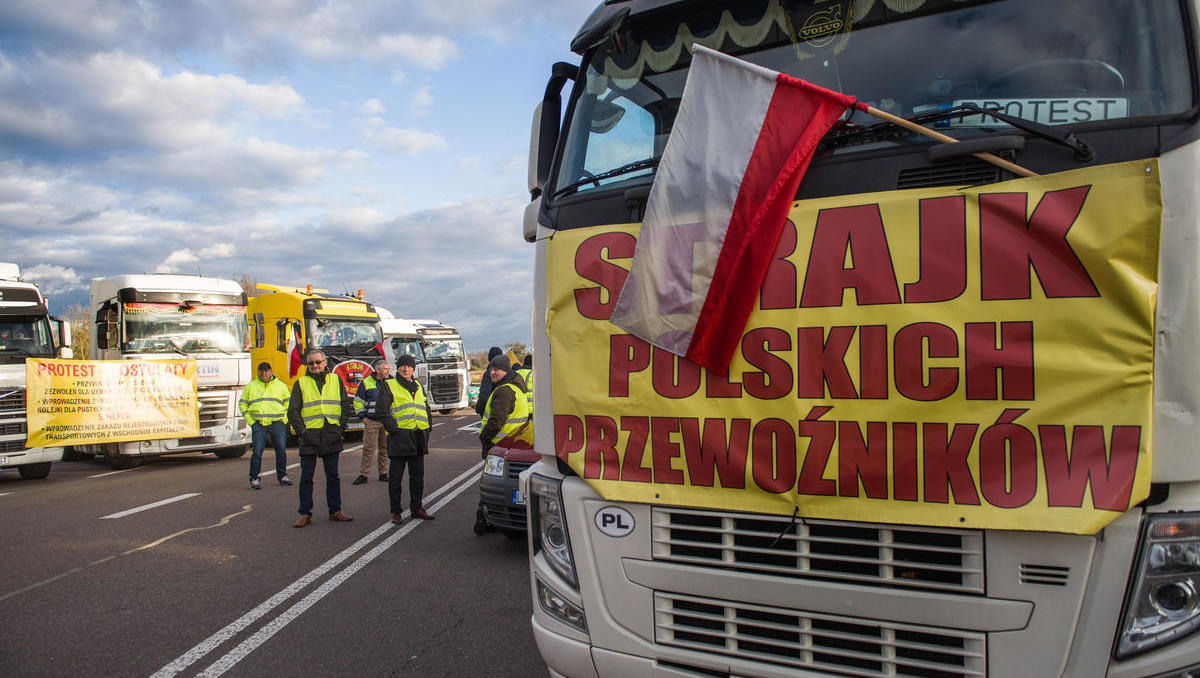 Polnische Lkw-Fahrer weiten Blockade von Grenzübergängen zur Ukraine aus