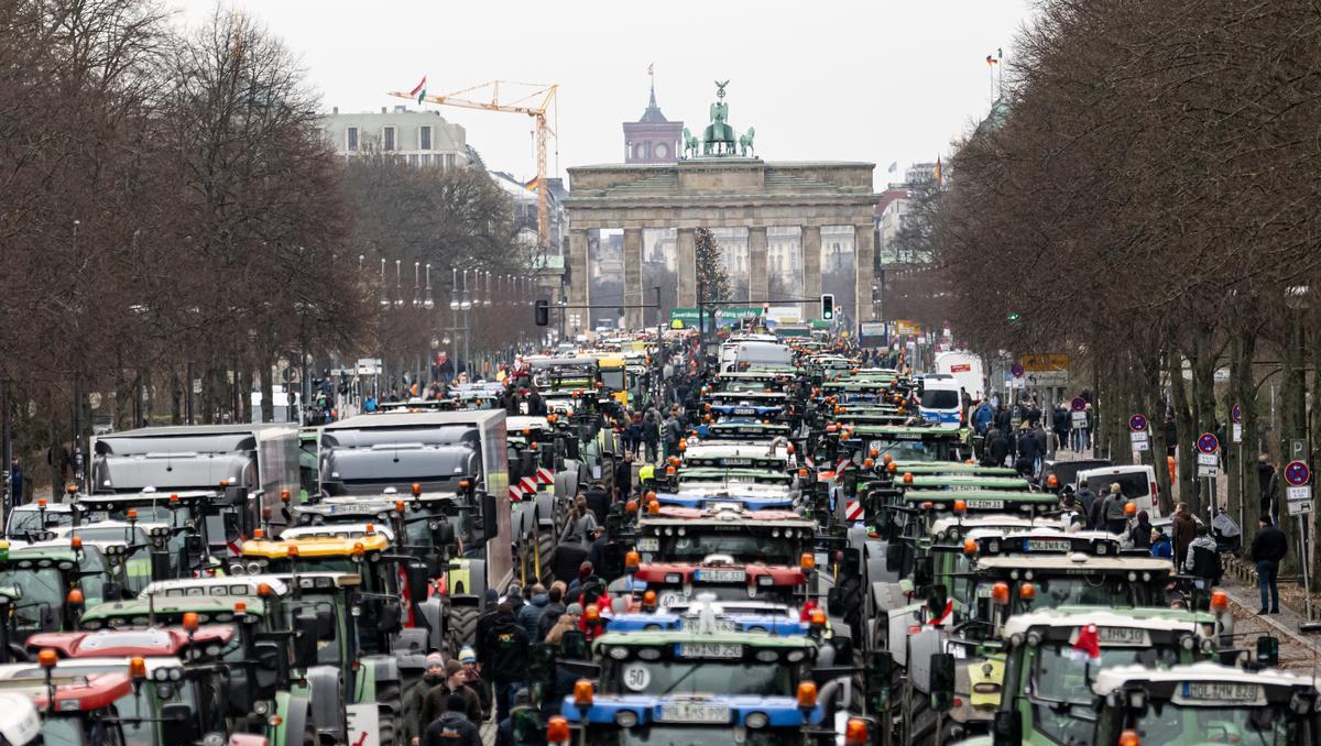 Tausende Bauern protestieren in Berlin gegen Streichungen