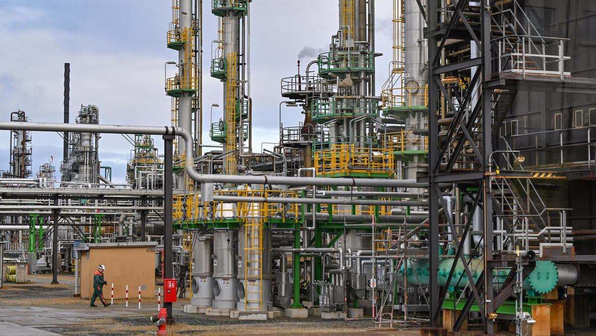 Ölpreis und geopolitischer Druck: Serbiens Konflikt um den russischen Energiekonzern NIS